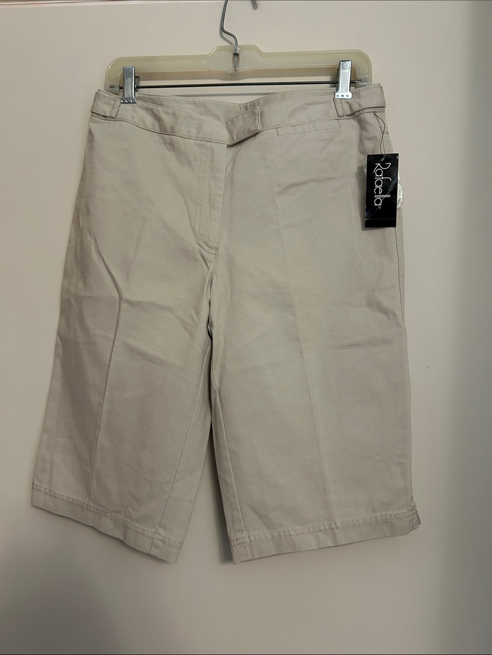 Rafaella 100% cotton light tan  non-stretch twill Bermuda shorts size 8 new/tags